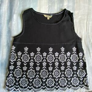Globaldesi embroidered eyelet top size medium